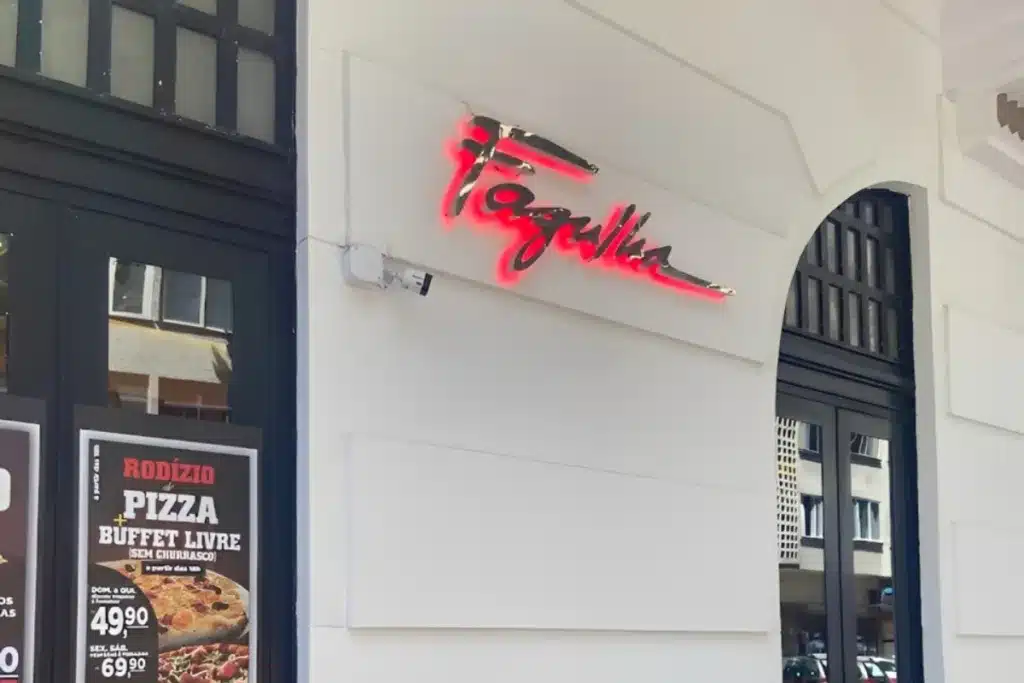 RODÍZIO DE PIZZA NO CORAÇÃO DE COPACABANA! Fagulha Contrata Pizzaiolo, Garçom, Recepcionista, Caixa e Mais