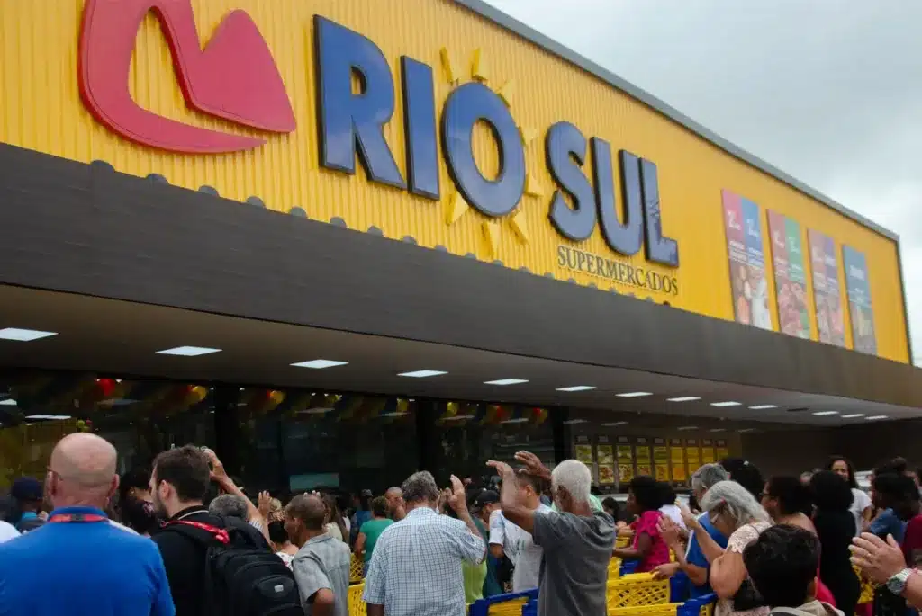 Supermercados Rio Sul anuncia vagas de Repositor, Auxiliar de Açougue, Almoxarife e mais em unidade de Petrópolis